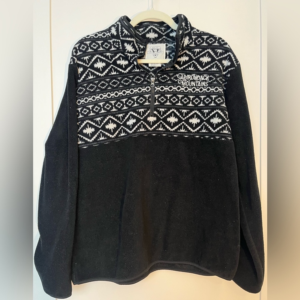 ARCTIC IMAGE HALF ZIP PULLOVER BLACK AND WHITE